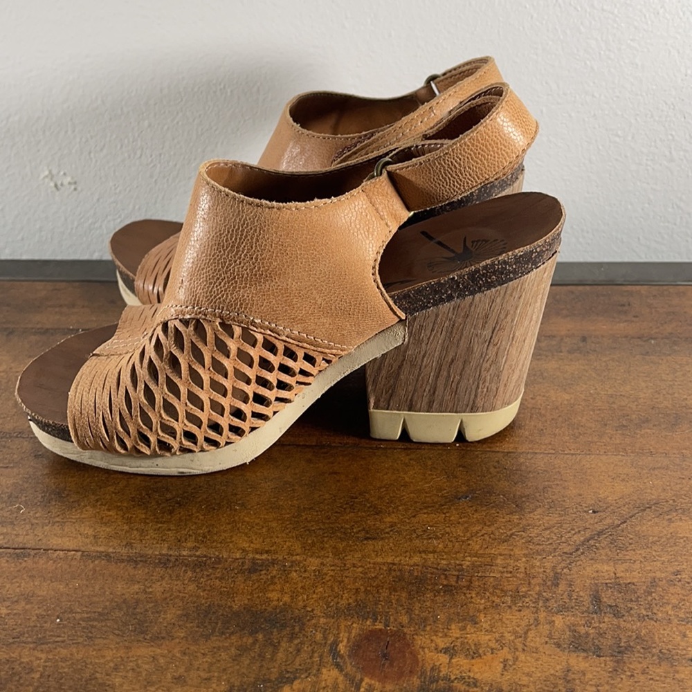 OTBT Tan Leather Cutout Wedges - Picture 7 of 10